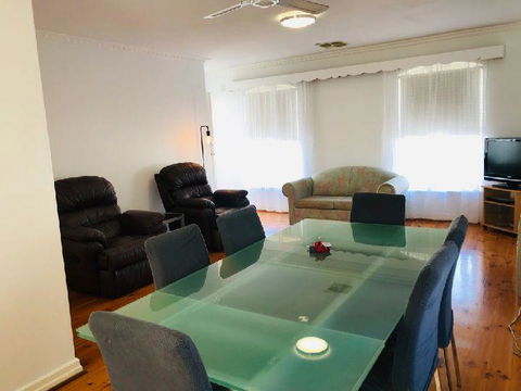 Glenelg Holiday Apartments-Colonial Square - Darwin Tourism 2