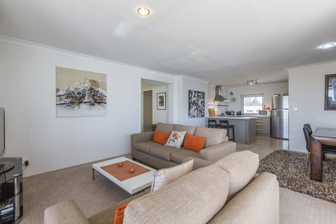 Golden Sands Beach Apartment - Darwin Tourism 1