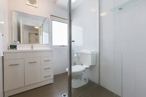 Golden Sands Beach Apartment - Darwin Tourism 2