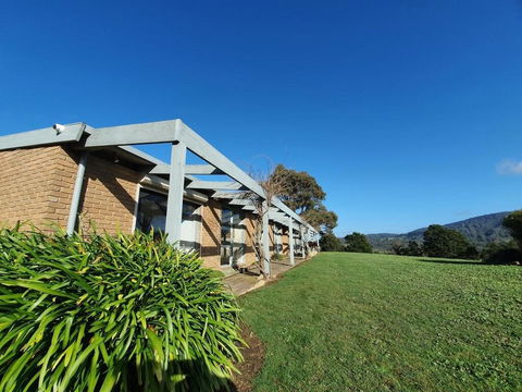 GRACEDALE HILLS HOMESTEAD - Darwin Tourism 1