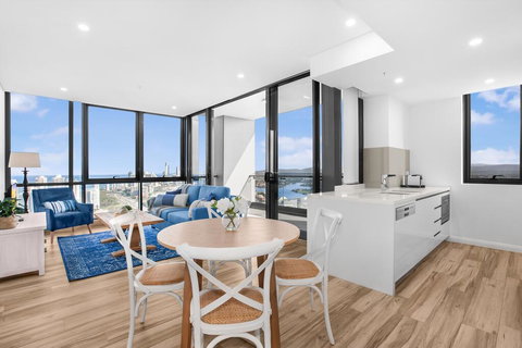 Grand Beach Views In 2-Bed Apartment With Balcony - Darwin Tourism 0