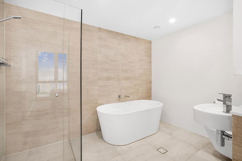 Grand Beach Views In 2-Bed Apartment With Balcony - Darwin Tourism 2