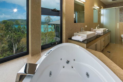 GRAND LUXURY MANSION WITH POOL, 2 BUGGIES AND FABULOUS OCEAN VIEWS - Darwin Tourism 2