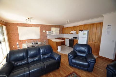 Grand Pacific 1 - Unit 4 - Darwin Tourism 3