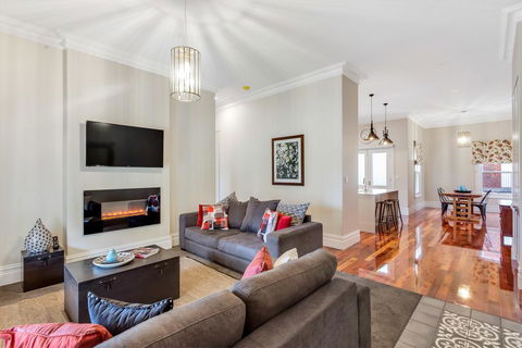 Grandview Accommodation - The Flaxley Apartments - Darwin Tourism 3