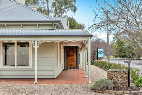 Grandview Accommodation - The Flaxley Apartments - Darwin Tourism 1