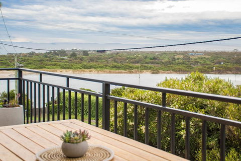 Granite Beach House - Darwin Tourism 2