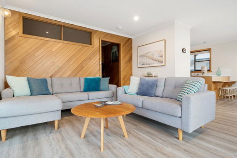Granite Beach House - Darwin Tourism 1