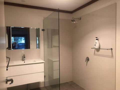 GRAPE JUICE STUDIOs 4km To Town And Surfers Point - Darwin Tourism 2