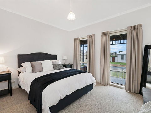 GUILDFORD COTTAGE - Darwin Tourism 0