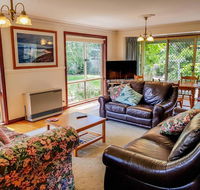 GUMS  ROSES - Family home in the heart of town. - Darwin Tourism