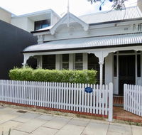 Heritage Luxury 3BR Cottage on Halifax - Darwin Tourism