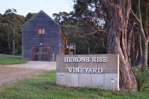 Herons Rise Vineyard Accommodation - Darwin Tourism 0