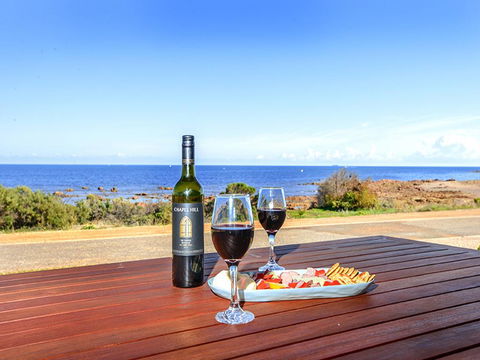 High Tide - Wallaroo Beachfront Property - Pet-Friendly - Darwin Tourism 0