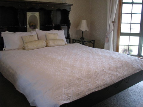 Hill Top Country Guest House - Darwin Tourism 0