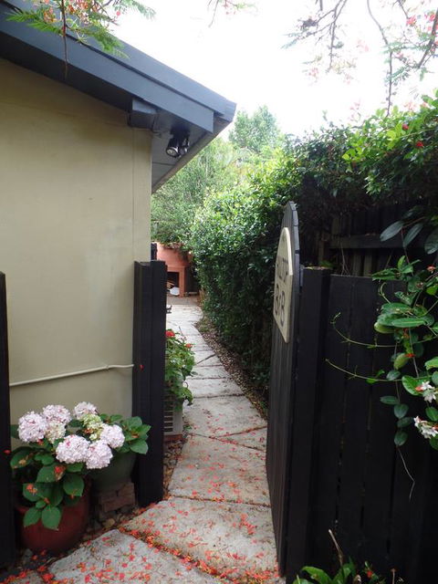 Hilltop B&B - Darwin Tourism 3