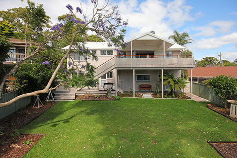 HILLTOP HAVEN In MOLLYMOOK - Darwin Tourism 0