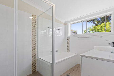 HILLTOP HAVEN In MOLLYMOOK - Darwin Tourism 3
