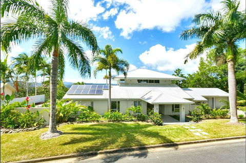 Hilltop Rainforest Retreat - Darwin Tourism 2