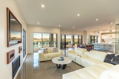 HomePlus - Luxury Living In Sanctuary Cove - Darwin Tourism 2