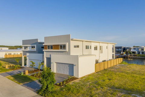 HomePlus -Fabulous Waterfront Dream Holiday House - Darwin Tourism 0