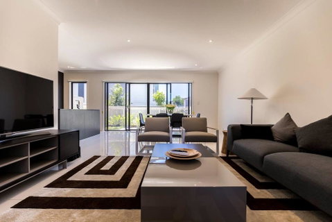 Homeplus-Escape To Modern Home In Hope Island - Darwin Tourism 0