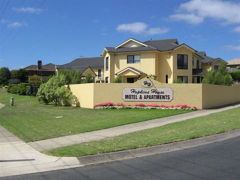 Hopkins House Motel & Apartments - Darwin Tourism 0