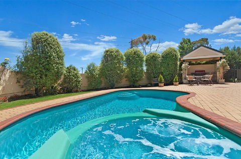 Hopkins House Motel & Apartments - Darwin Tourism 1