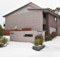 Khione 1 - Modern  spacious with views towards Lake Jindabyne  the mountains beyond - Darwin Tourism