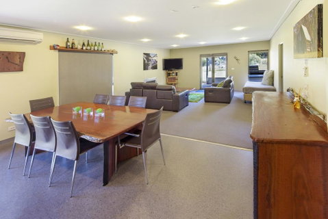 Kickenback Lodge - Darwin Tourism 2