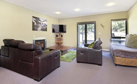 Kickenback Lodge - Darwin Tourism 1