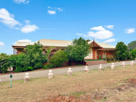 King II - You Can Honestly Walk To Bimbadgen And Hope Estate Concerts - Darwin Tourism 3