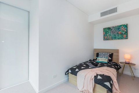 KOZYGURU SKYTOWER BRISBANE CBD 2 BED APT QBN222-1815 - Darwin Tourism 3