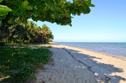 Kurrimine Beach Huts - Darwin Tourism 1