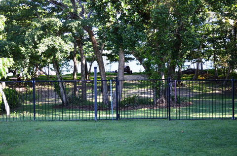 Kurrimine Beach Huts - Darwin Tourism 0