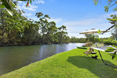 Lake Frontage Family Fun Home - Darwin Tourism 0