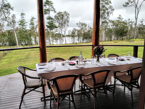 Lake Tinaroo Waterfrontage - Darwin Tourism 1