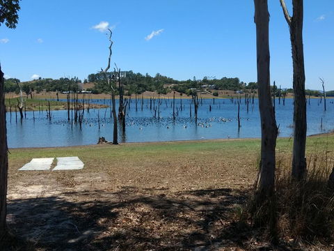 Lake Tinaroo Waterfrontage - Darwin Tourism 2