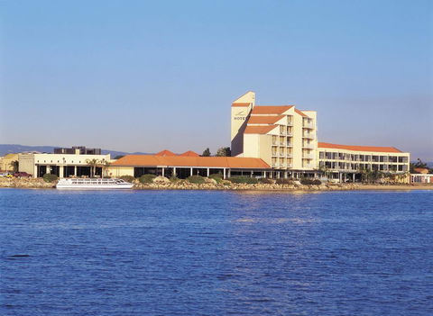 Lakes Hotel - Darwin Tourism 0