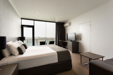 Lakes Hotel - Darwin Tourism 3