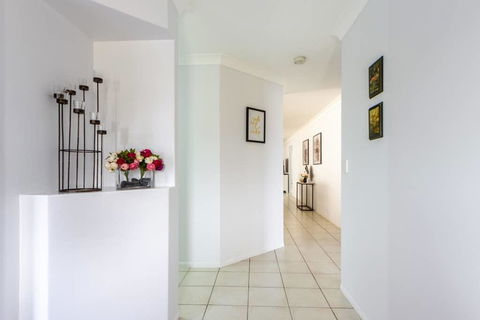 Large Executive And Family Home - Flinders View - Darwin Tourism 3