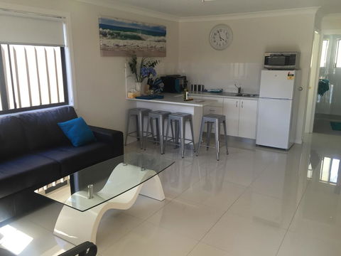 Lazy Dayz Shellharbour - Darwin Tourism 3