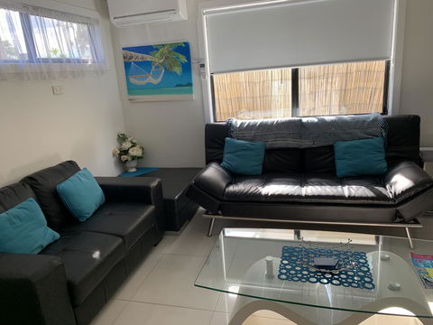 Lazy Dayz Shellharbour - Darwin Tourism 1