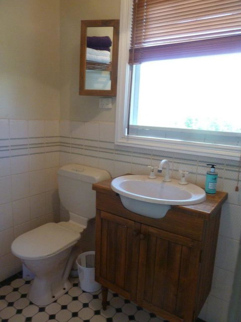 Lilys By The Lake - Raymond Island Accommodation - Darwin Tourism 3