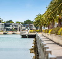 Luxe 101  Martha Cove waterfront luxury on the marina walk to beach - Darwin Tourism