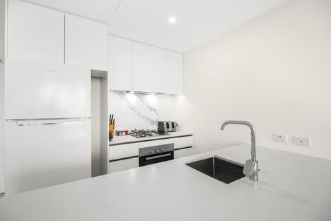 Luxe Apartment With Balcony And Pool Near Galleries - Darwin Tourism 2