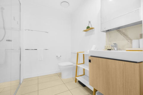 Luxe Apartment With Balcony And Pool Near Galleries - Darwin Tourism 3