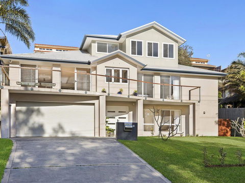 Luxurious Lake House - Darwin Tourism 0