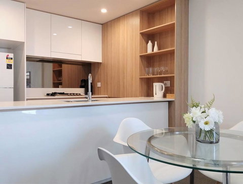 Luxury 1 Bedroom + 1 Study With 1 Parking - Darwin Tourism 2