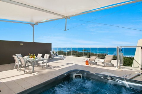 LUXURY BALE PENTHOUSE & JACUZZI SPA 1328 NORTH CULTURE - Darwin Tourism 1